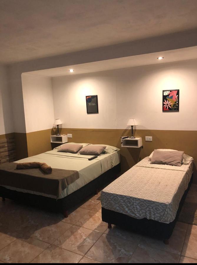 Alojamiento Lili Y Victor Porto Iguaçu Exterior foto